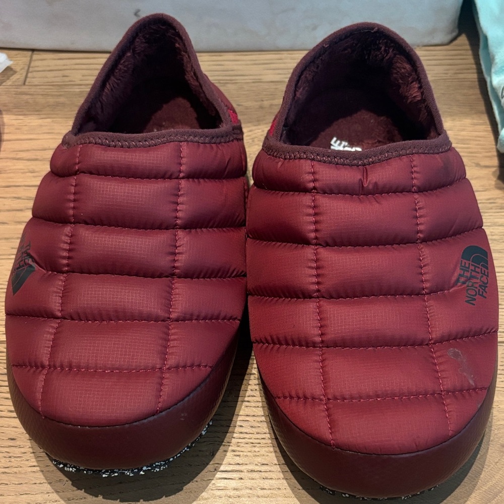 The North Face Thermoball Eco Traction Mule II Big Kid